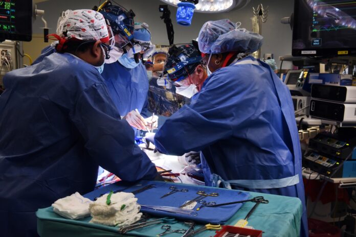 sala de operación del primer xenotrasplante de corazón exitoso