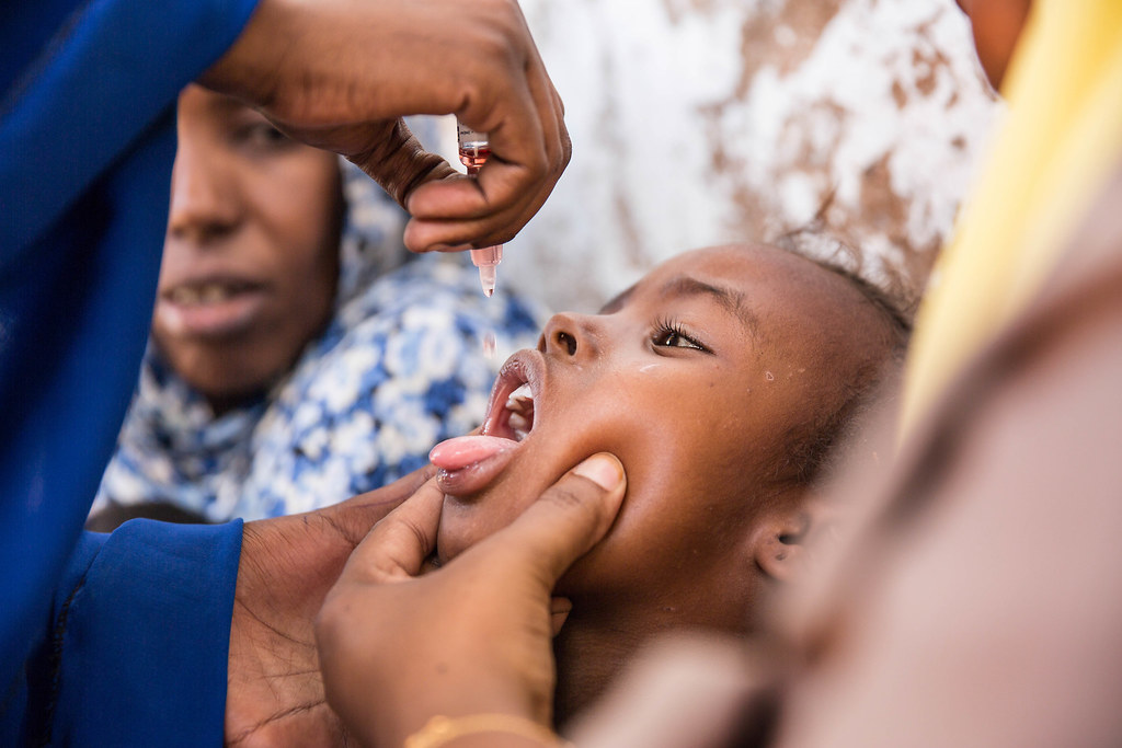 brote de polio en Londres, vacunacion contra la polio