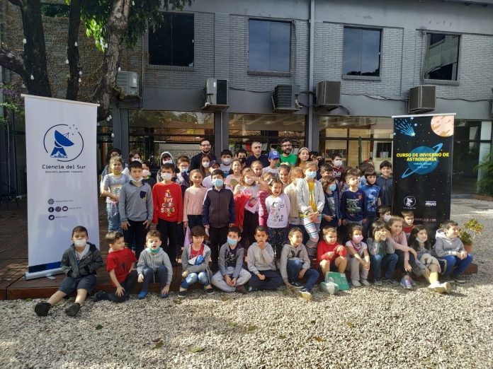 curso de astronomía en Asunción para niños y niñas