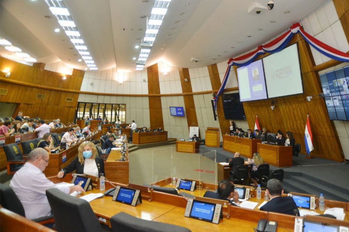 Resucita ley del investigador de Paraguay en medio de atrasos en pagos