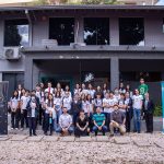 “Un país como Paraguay no puede darse el lujo de no hacer ciencias” foto grupal de estudiantes secundarios y expositores del II Festival Internacional de la Ciencia del Paraguay
