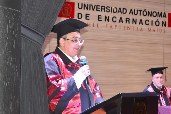 Benjamín Barán Conacyt - recibiendo doctorado honoris causa de la UNAE
