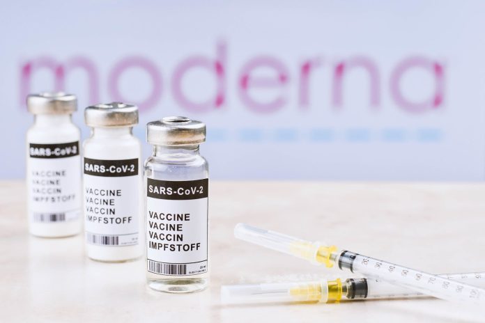 Foto de cerca de vacunas de Moderna