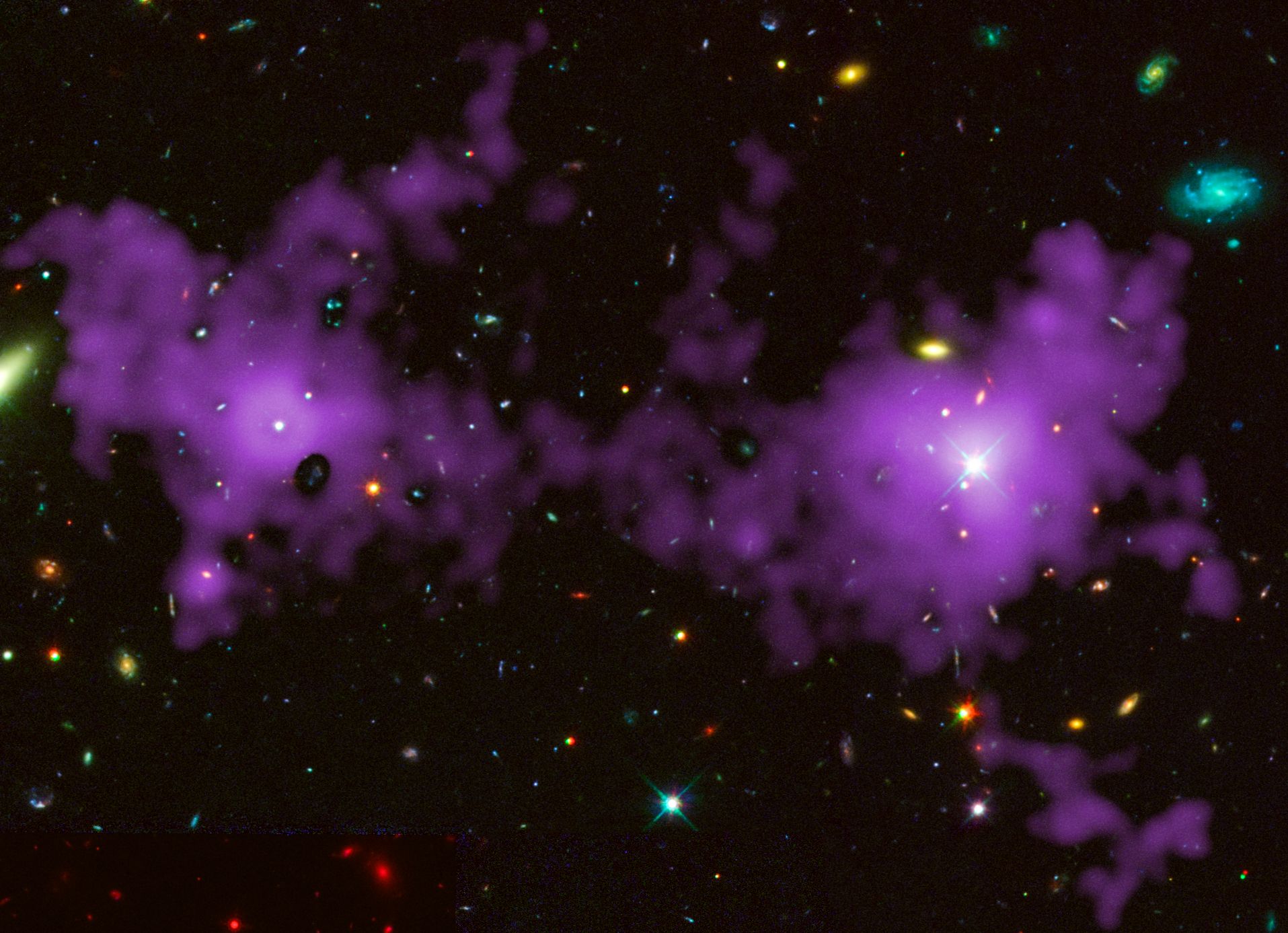 Imagen de la porción del cielo en dirección al MUDF (Campo Ultra Profundo MUSE, la región del cielo observada por MUSE). Al fondo, en color, se observan las galaxias delante y detrás del filamento cósmico, visibles en púrpura. Las dos galaxias en los bordes de la estructura, envueltas en nubes de gas, albergan agujeros negros supermasivos en sus centros, visibles en azul.[Crédito: Joseph DePasquale/Instituto de Ciencia del Telescopio Espacial]