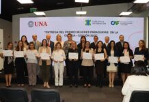 Universidad Nacional de Asunción premia a científicas destacadas del Paraguay investigadoras reciben premio